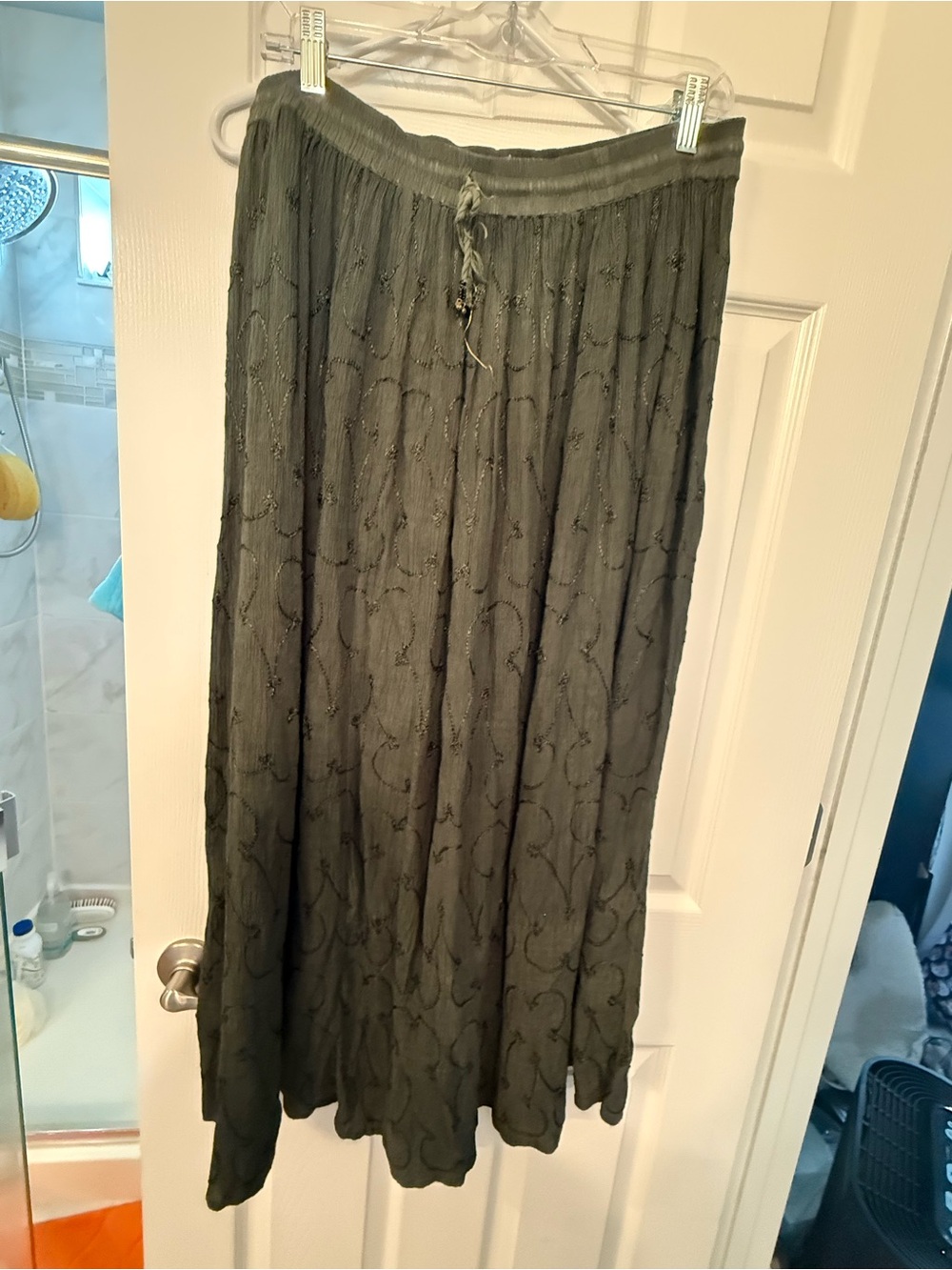 Womens Olive Green Maxi Skirt w/elastic Waist size medium 100% rayon boho